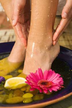 Khắc phục chứng phù chân khi mang thai